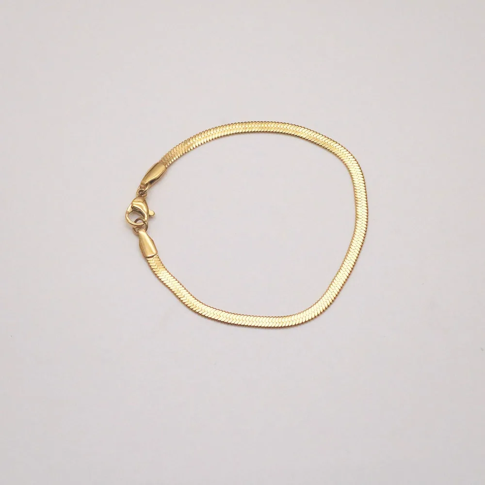 Greta Herringbone Bracelet – 18k Gold Plated Stainless Steel
