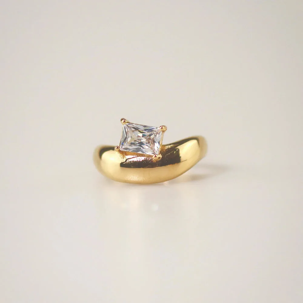 Waterproof Dainty Solitaire Wave Ring - 18k Gold Plated